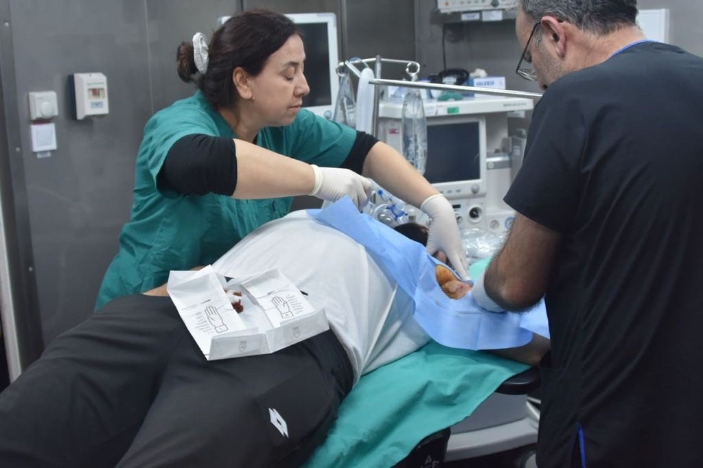 TCG Bayraktar’da yaralı vatandaşların tedavisi sürüyor