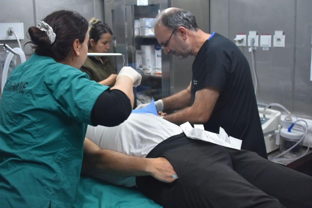 TCG Bayraktar’da yaralı vatandaşların tedavisi sürüyor