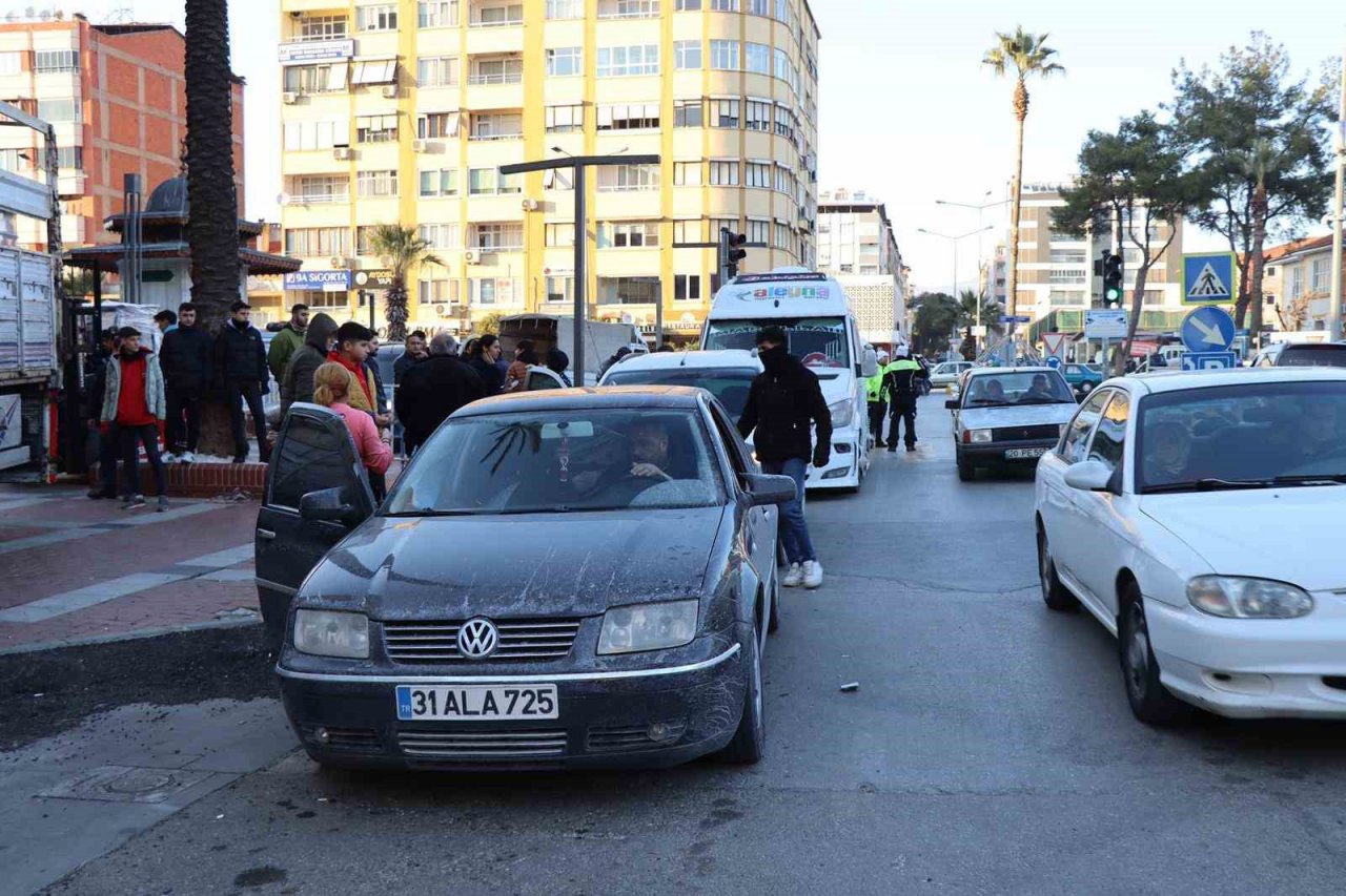 Başkan Özcan depremzede vatandaşlarla kucaklaşmaya devam ediyor