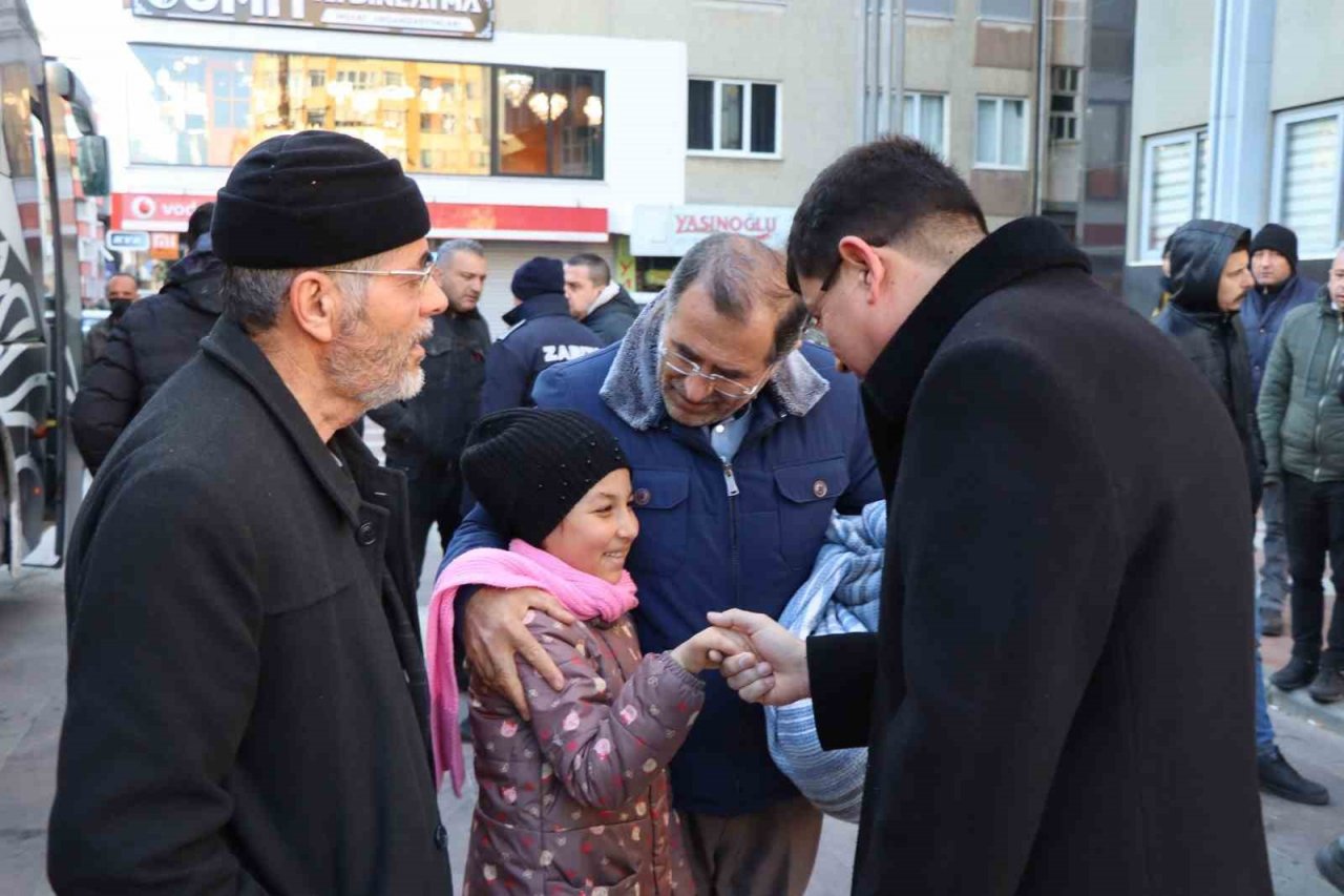 Depremzedeleri Nazilli’ye getirmek için gönderilen ilk otobüs ilçeye döndü