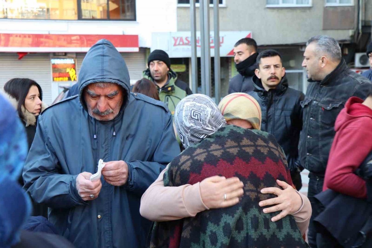 Depremzedeleri Nazilli’ye getirmek için gönderilen ilk otobüs ilçeye döndü