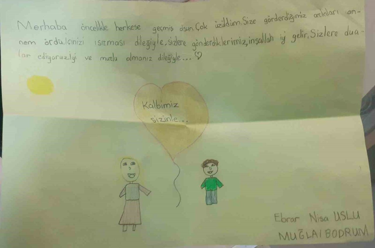 Öğrencilerin notları duygulandırdı