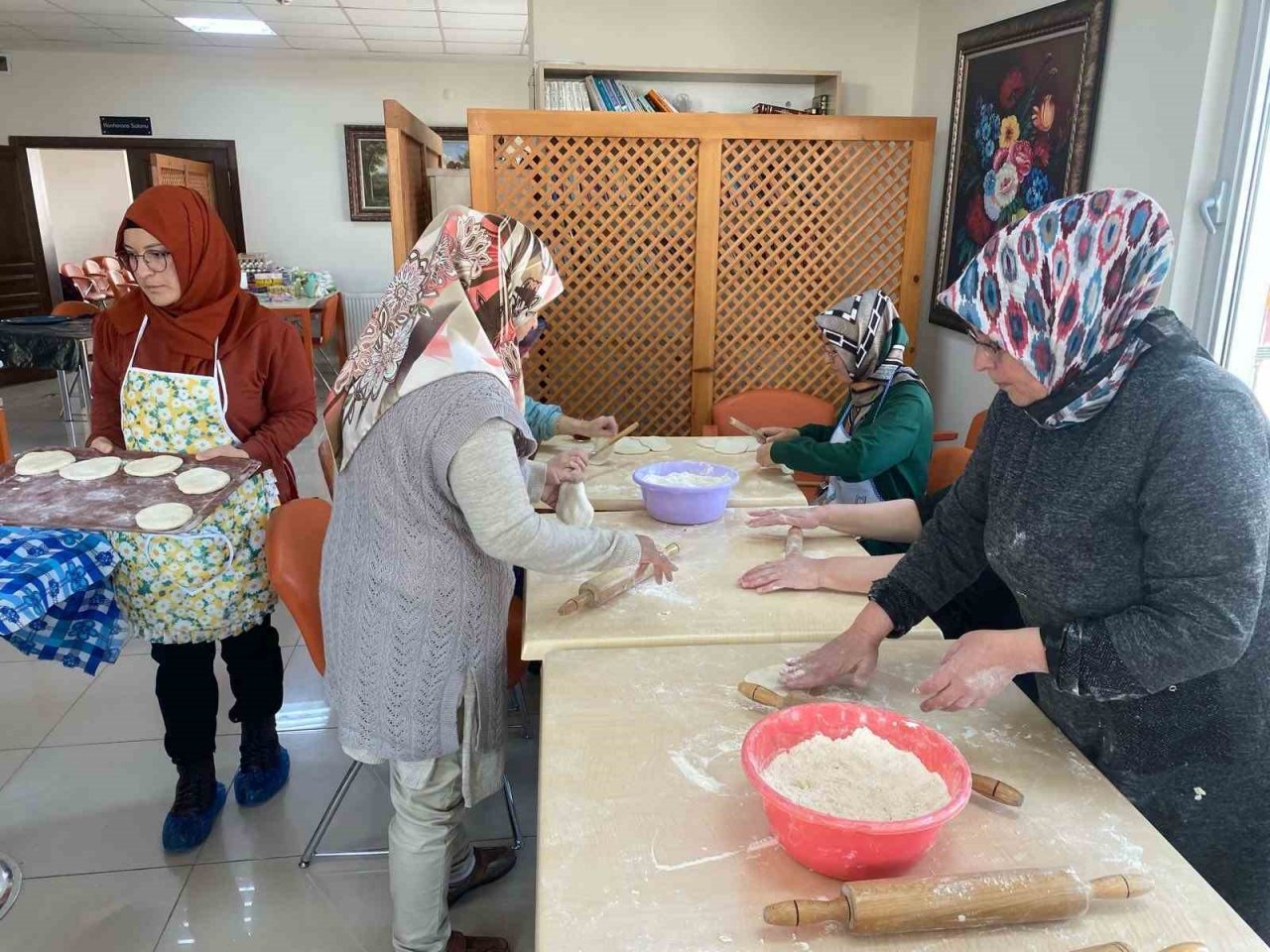 Pursaklar’ın Nene Hatunlarından deprem bölgelerine yardım eli