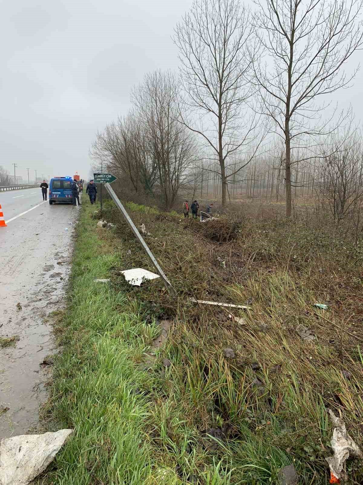 D-100’de otomobil şarampole uçtu: 1 hafif yaralı