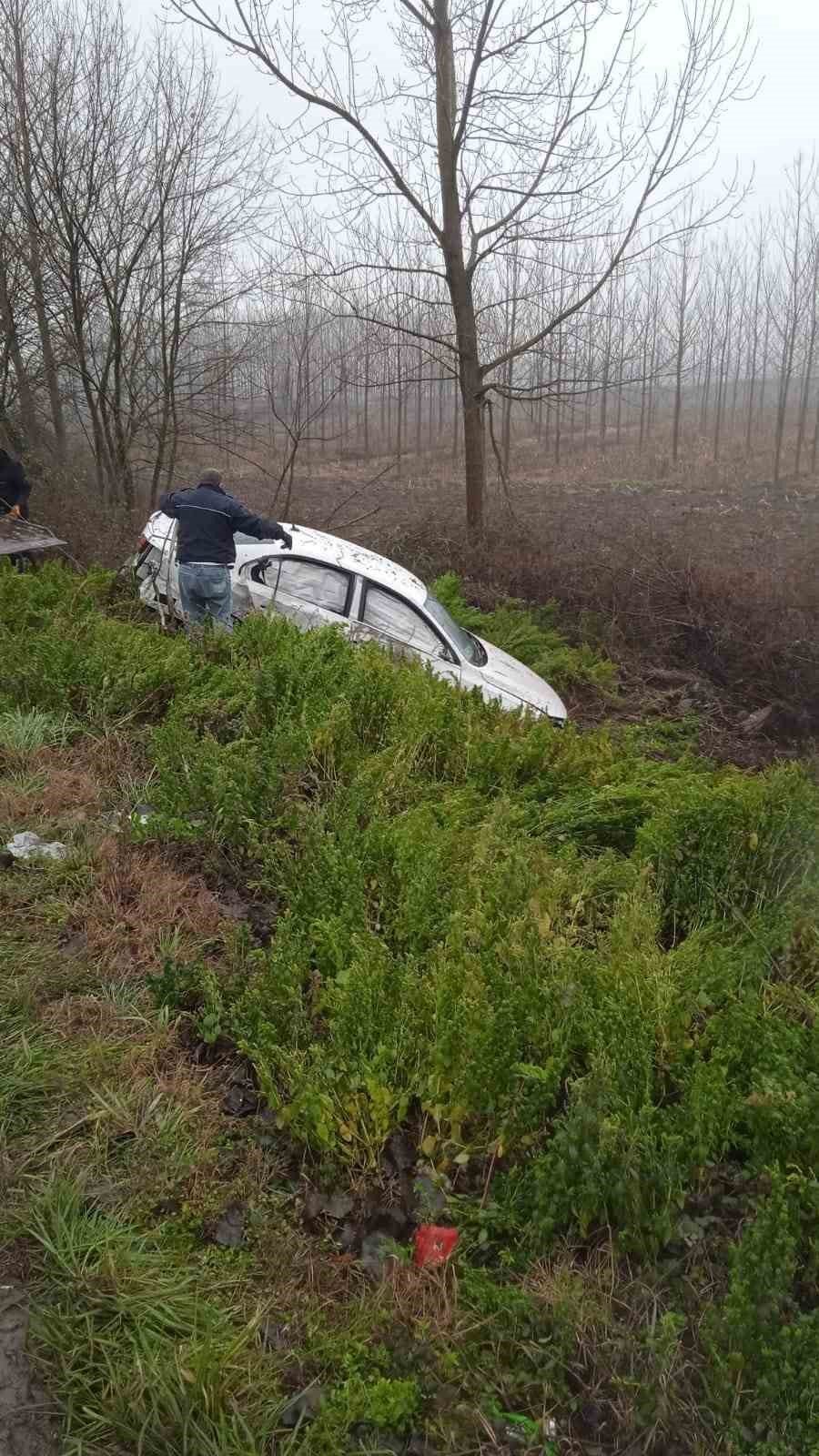 D-100’de otomobil şarampole uçtu: 1 hafif yaralı