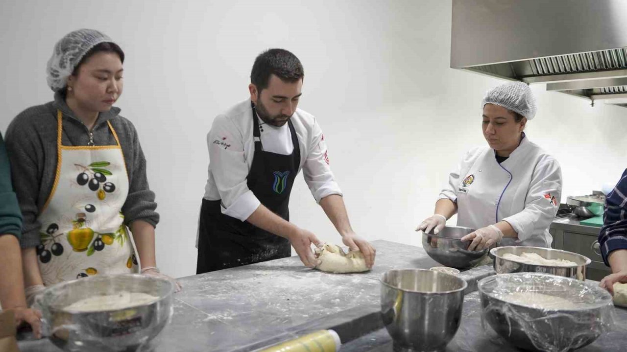 SUBÜ depremzedeler için ekmek üretimine başladı