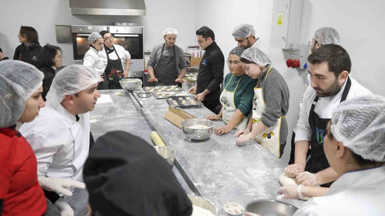 SUBÜ depremzedeler için ekmek üretimine başladı