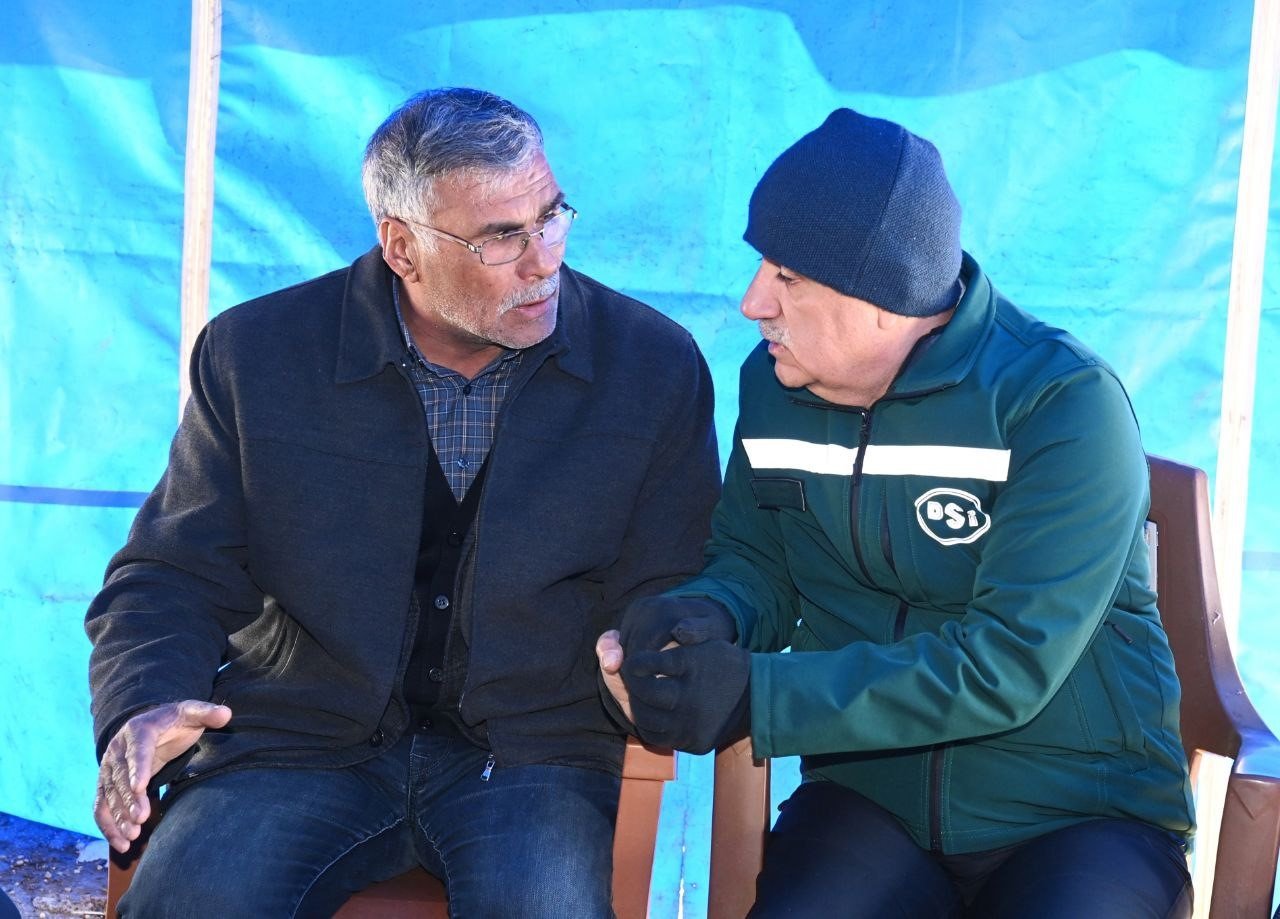Tarım ve Orman Bakanı Kirişci, Tufanbeyli’de depremzedeleri ziyaret etti