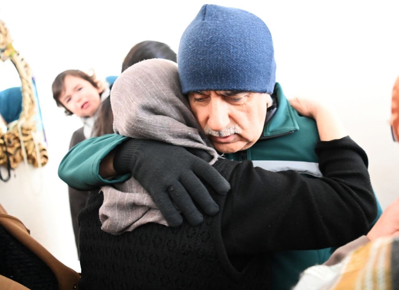 Tarım ve Orman Bakanı Kirişci, Tufanbeyli’de depremzedeleri ziyaret etti