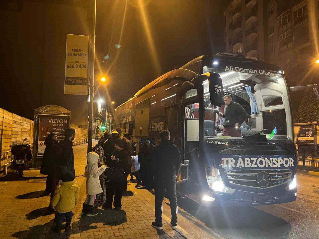 Depremzedeler Trabzon’a getirildi