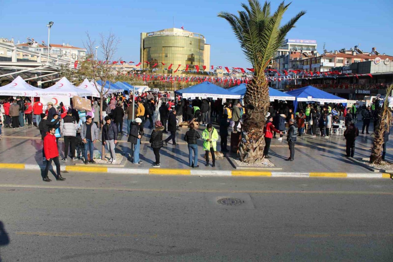 Aydınlıların depremzedeler için seferberliği 5’inci gününde de devam ediyor
