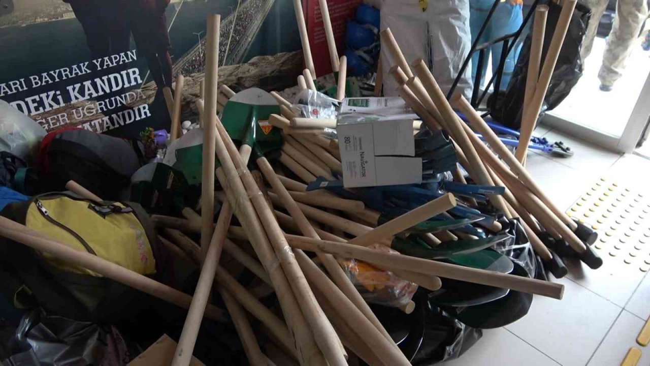 Yalova’dan 50 gönüllü öğretmen deprem bölgesine yardıma gitti