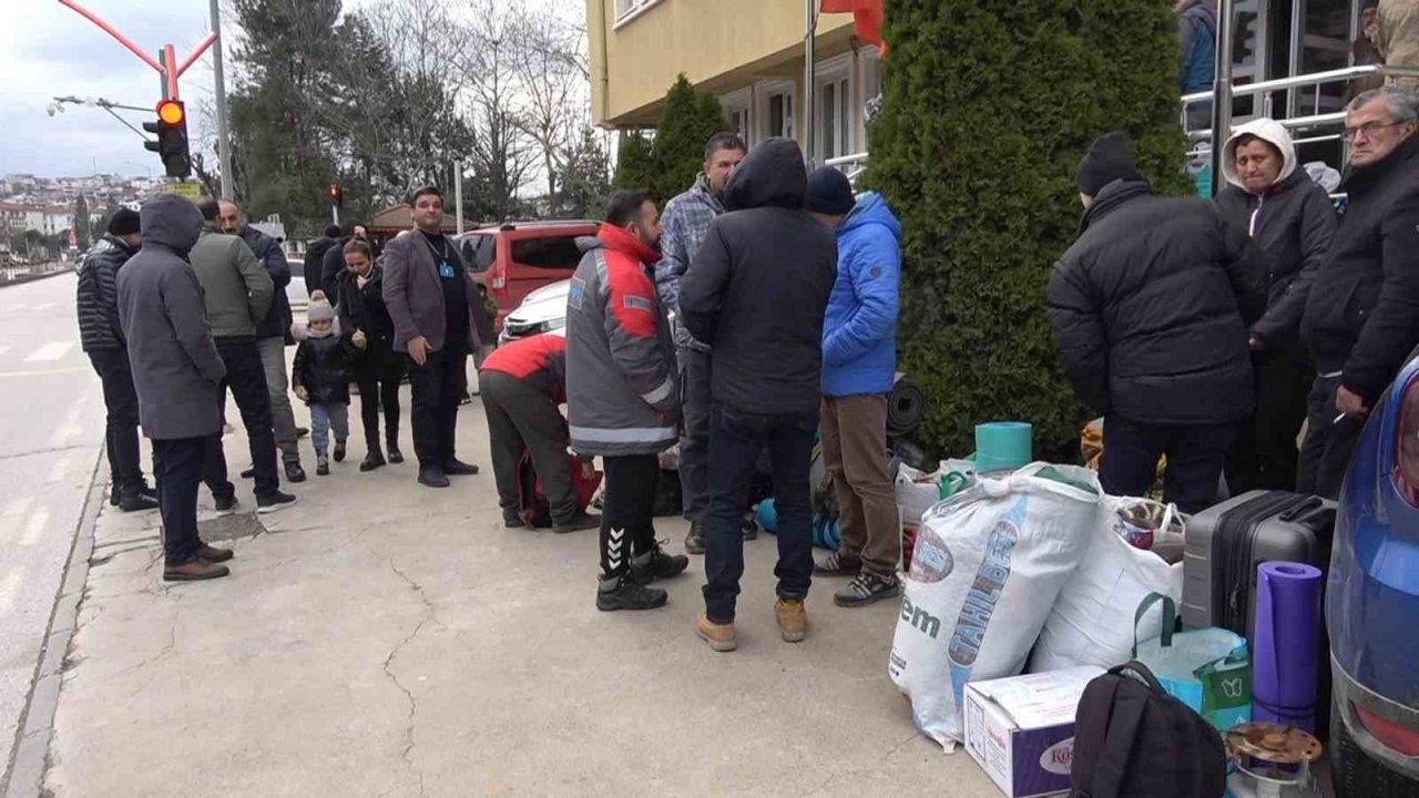 Yalova’dan 50 gönüllü öğretmen deprem bölgesine yardıma gitti