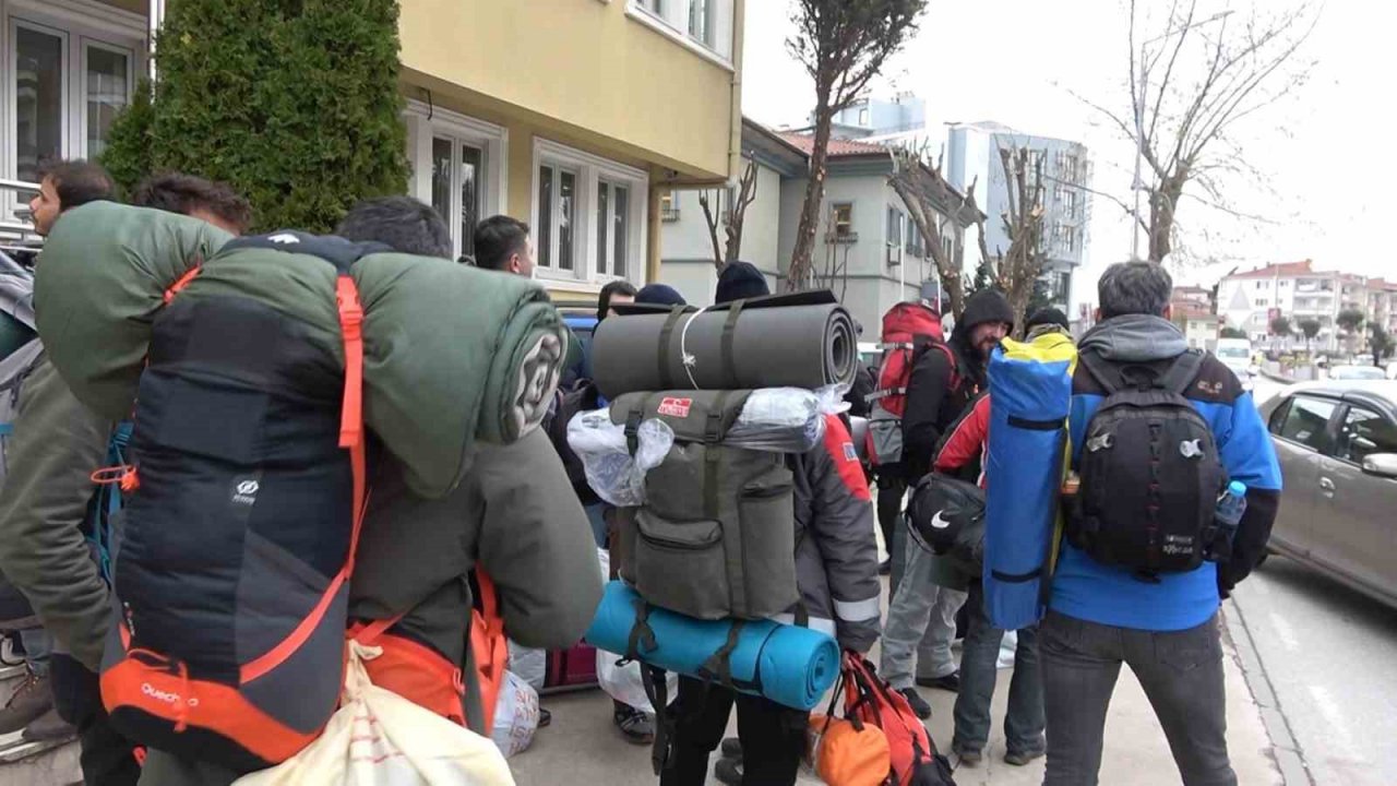 Yalova’dan 50 gönüllü öğretmen deprem bölgesine yardıma gitti