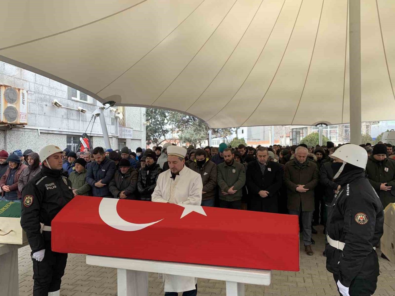 Depremde ölen Başkomiser ve eşi Çorlu’da ebediyete uğurlandı