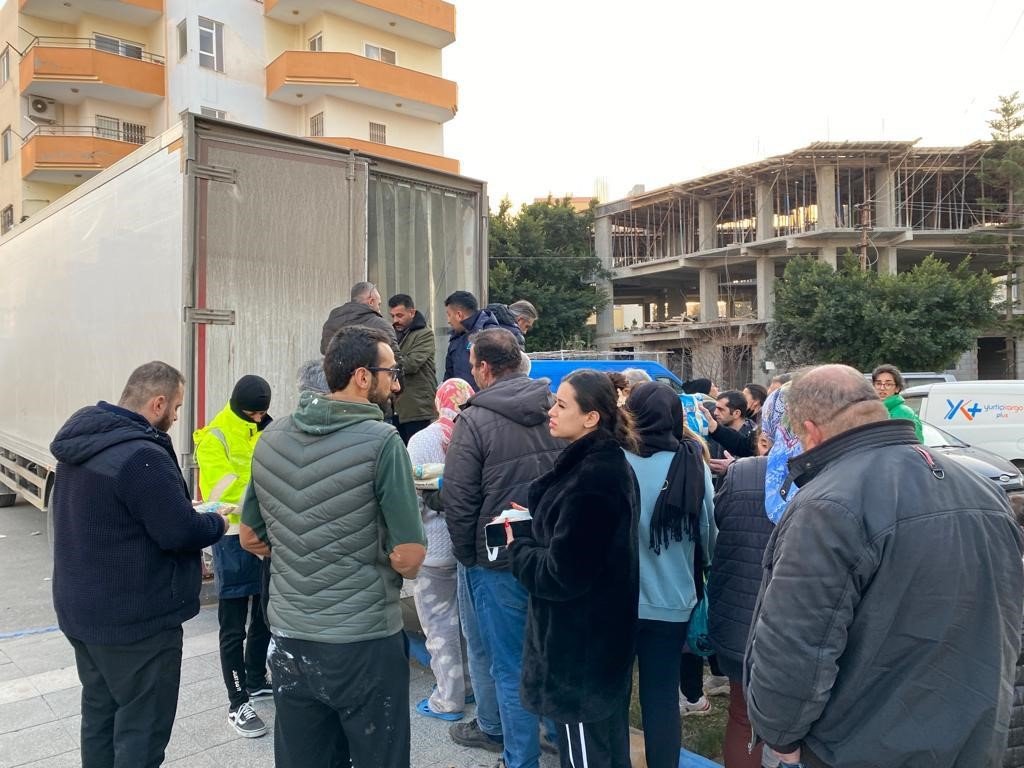 A101, deprem bölgesindeki köylere erzak yardımlarını ulaştırmaya başladı