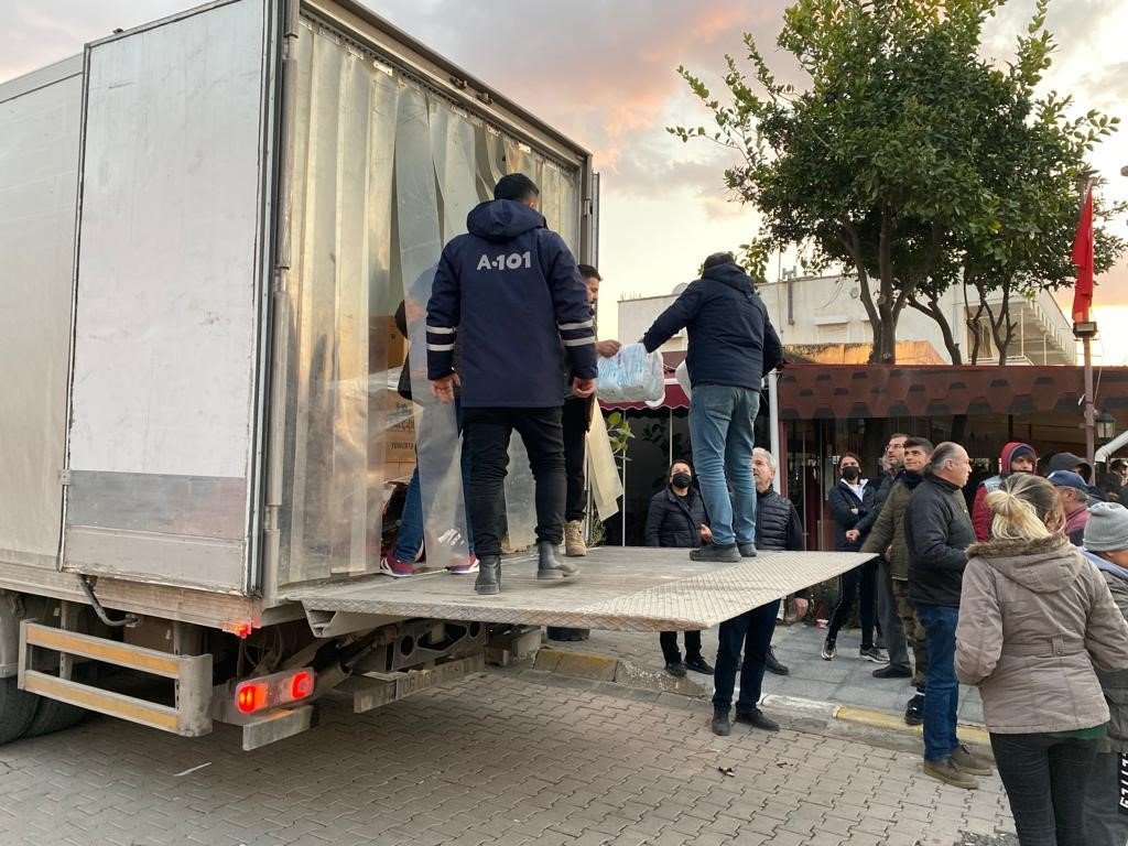 A101, deprem bölgesindeki köylere erzak yardımlarını ulaştırmaya başladı