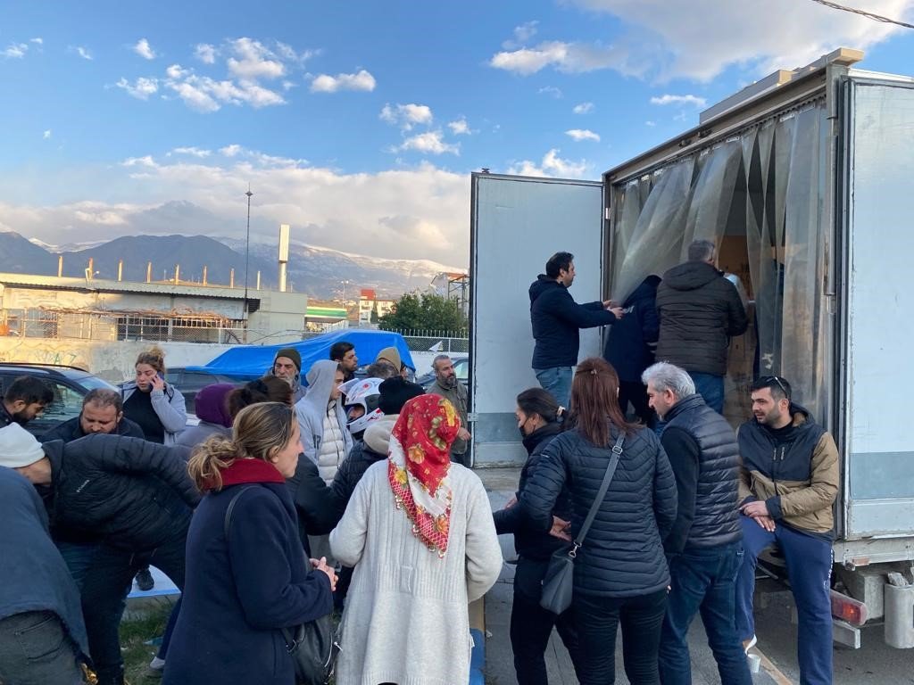 A101, deprem bölgesindeki köylere erzak yardımlarını ulaştırmaya başladı
