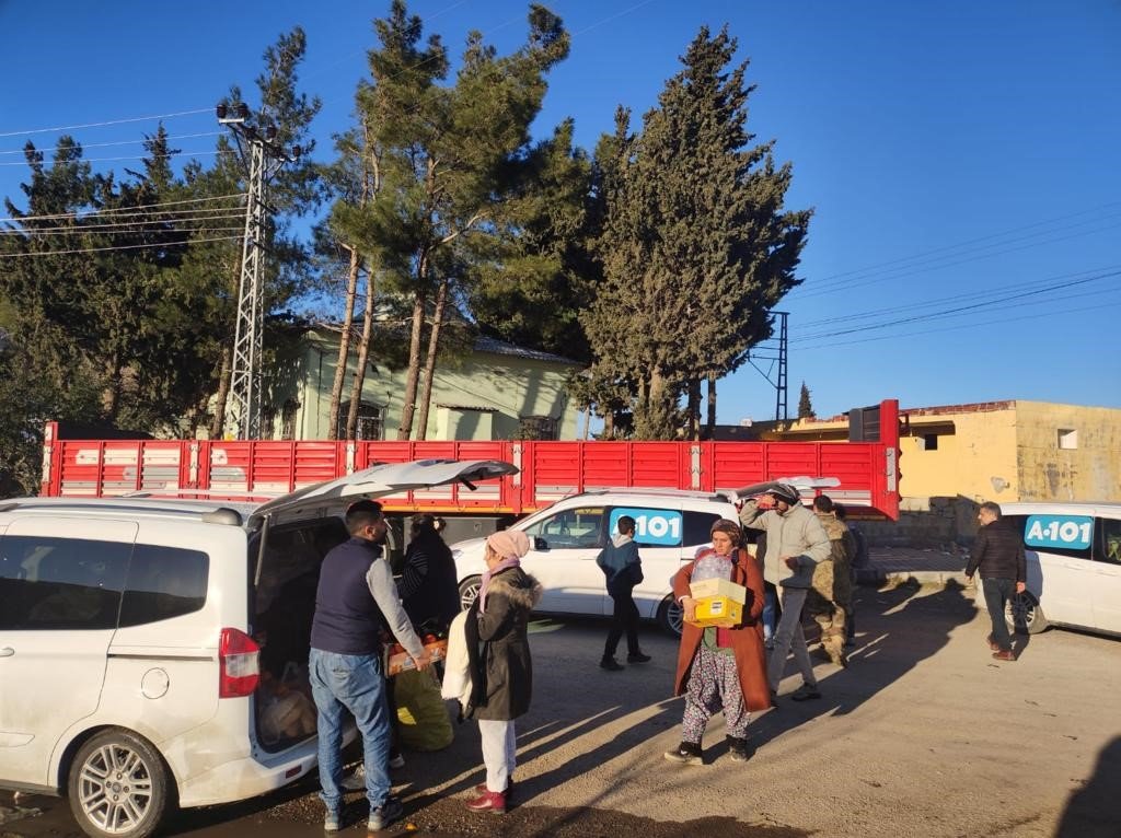 A101, deprem bölgesindeki köylere erzak yardımlarını ulaştırmaya başladı