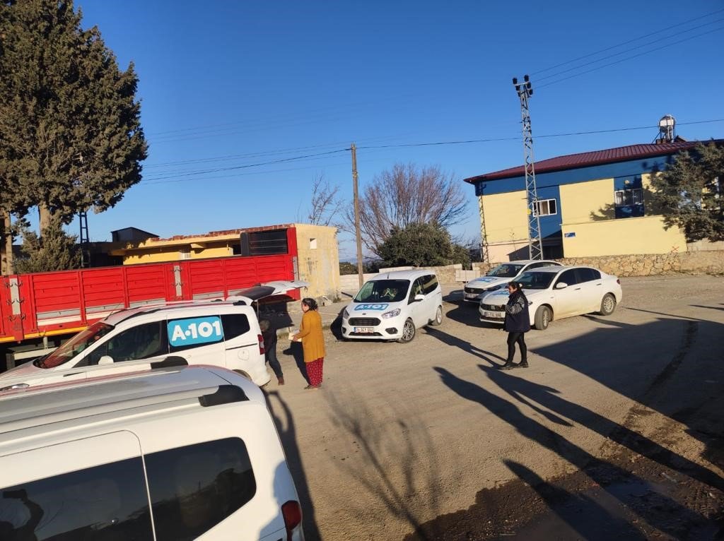 A101, deprem bölgesindeki köylere erzak yardımlarını ulaştırmaya başladı