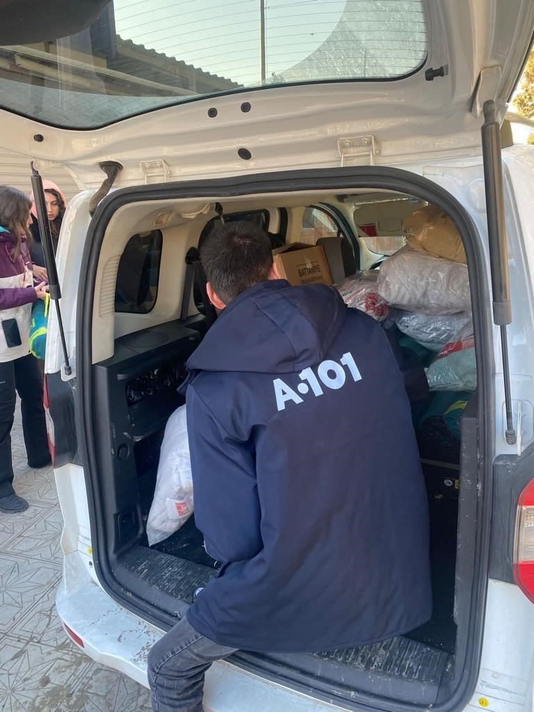 A101, deprem bölgesindeki köylere erzak yardımlarını ulaştırmaya başladı