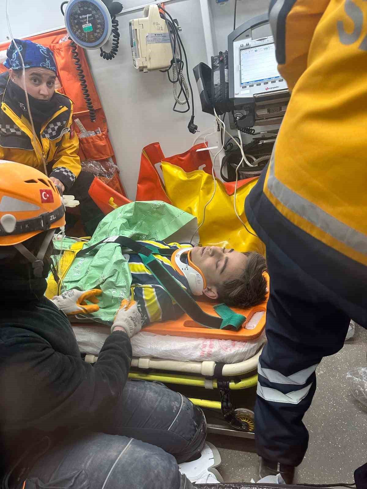 DİSAK Timine ait sismik-akustik dinleme cihazıyla enkaz altından bir kişi kurtarıldı