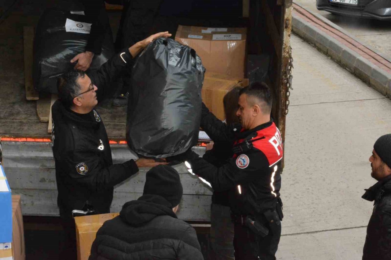 Kastamonu Emniyet Müdürlüğünden depremzedelere destek