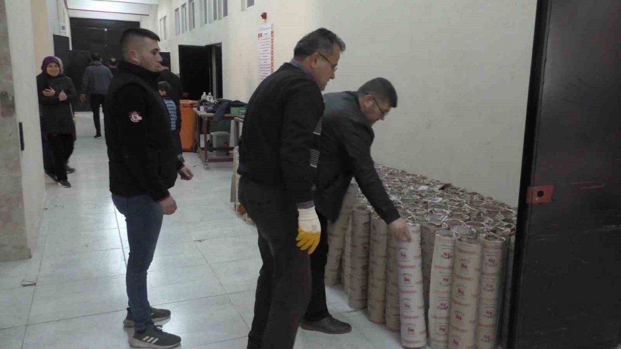 Nazilli’de meslek lisesiler depremzedeler için ünlü Bozdoğan sobası üretiyor