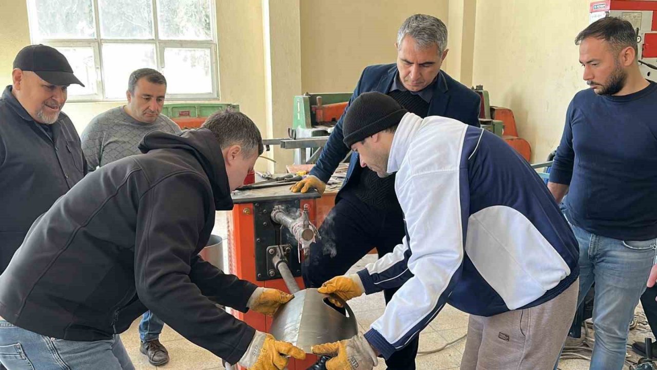 Nazilli’de meslek lisesiler depremzedeler için ünlü Bozdoğan sobası üretiyor