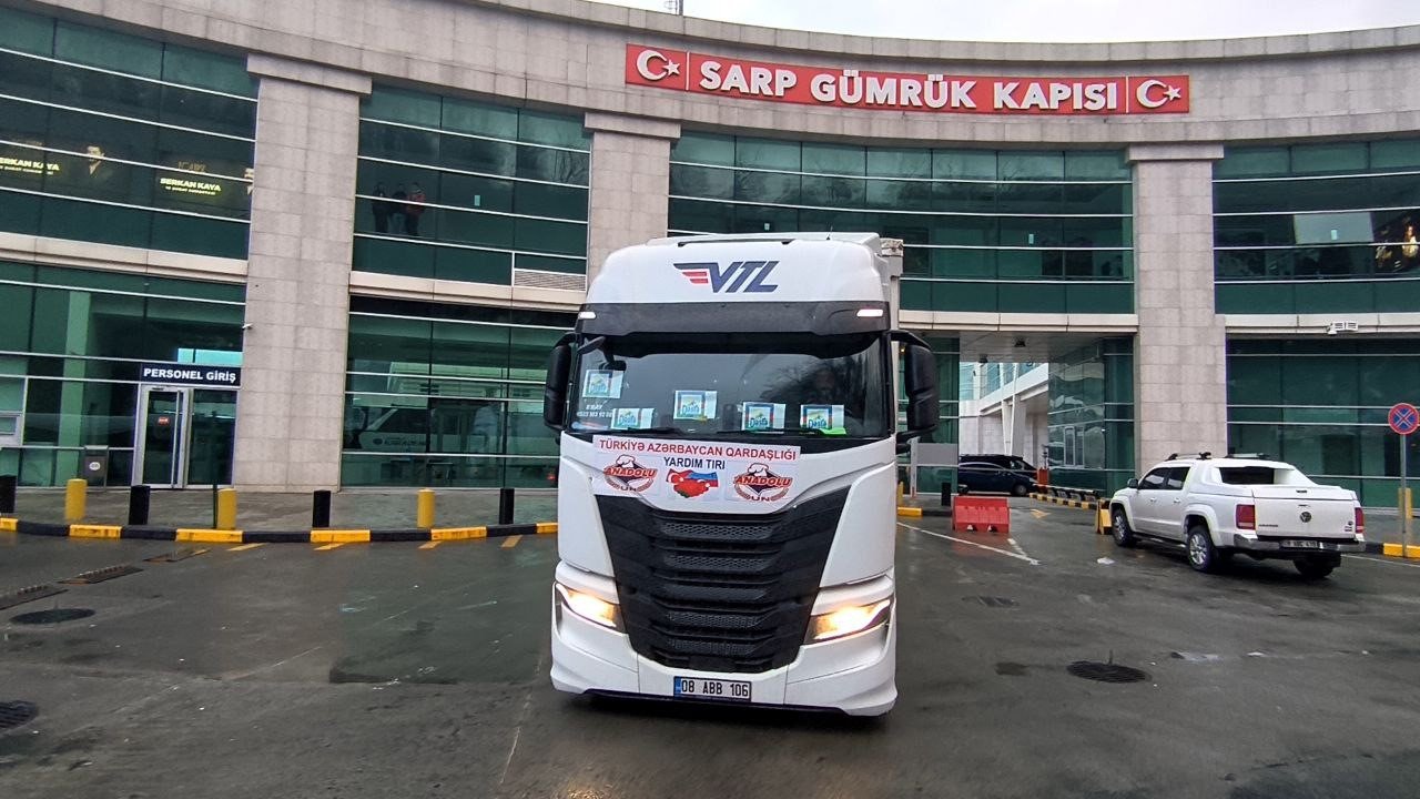 Azerbaycan ve Gürcistan’dan deprem bölgesine 80 tır yardım