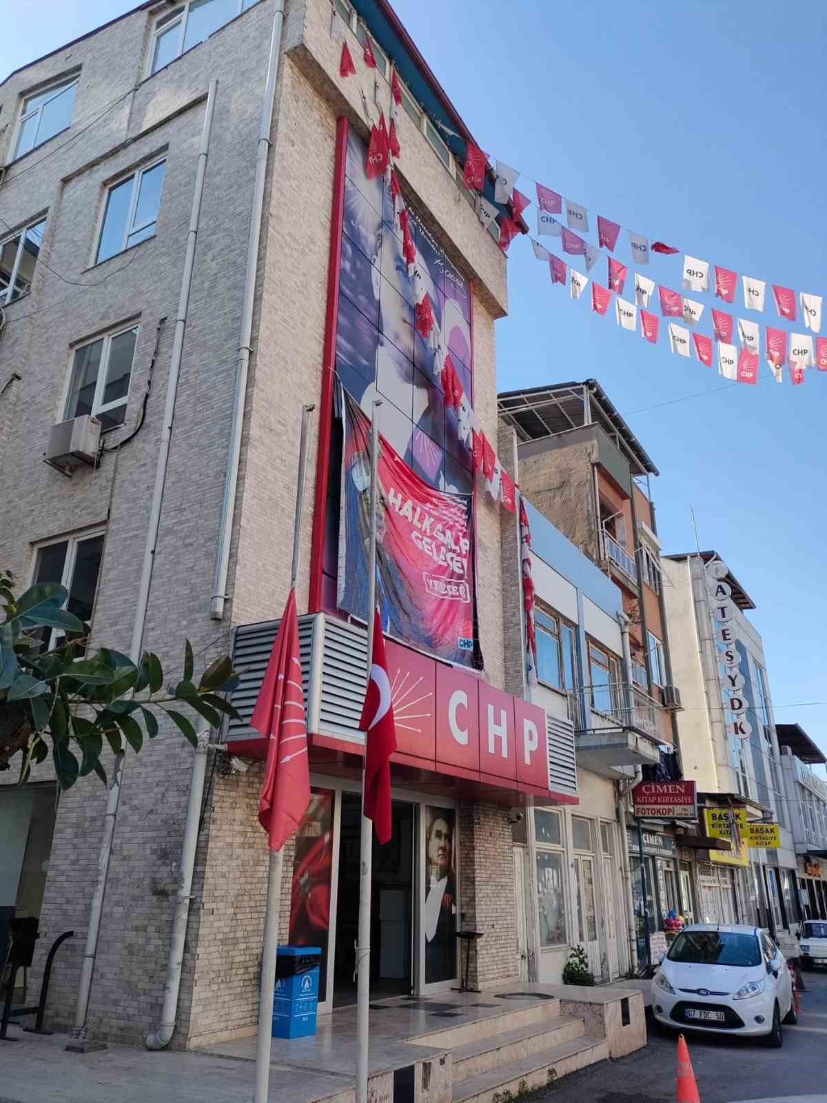 Deniz Baykal’ın Antalya’daki evinde sessizlik