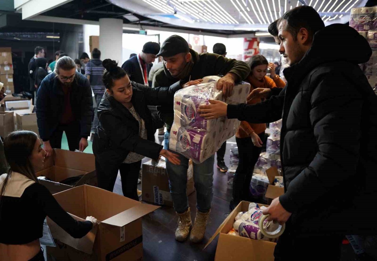 Vodafone Park’ta yardım toplama çalışmaları devam ediyor
