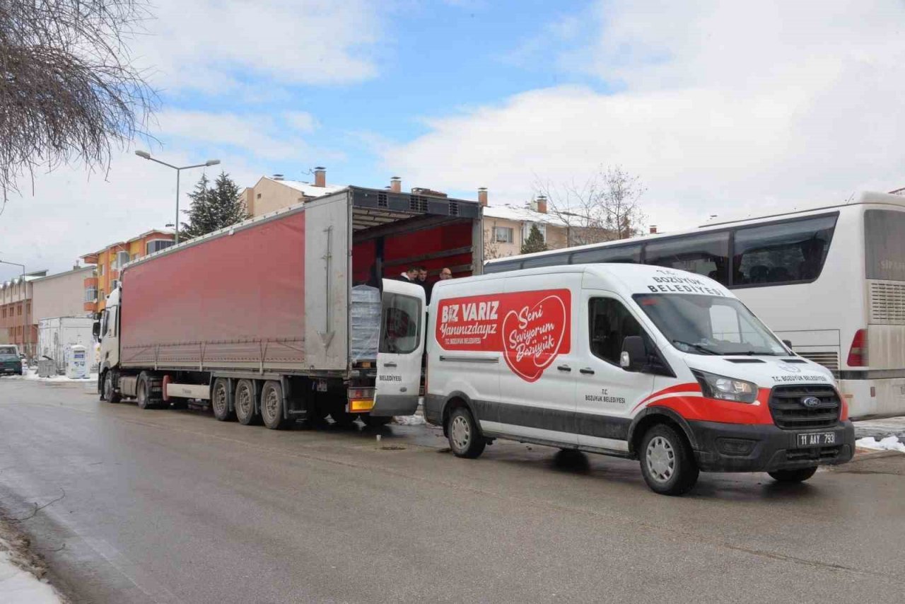 Bozüyük Belediyesi 8’inci yardım aracı yola çıktı