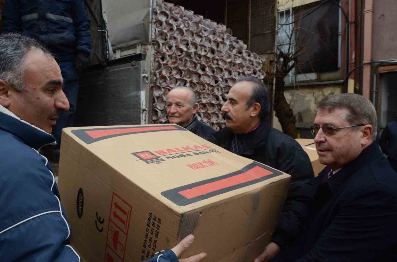 Bursa’dan depremzedelere 600 adet soba yardımı