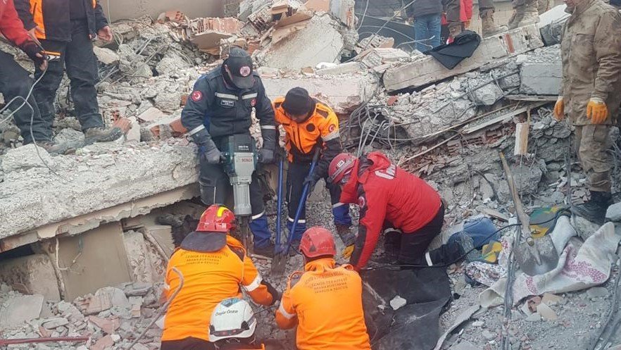 ÇAK, deprem bölgesinde arama kurtarma çalışmalarını sürdürüyor