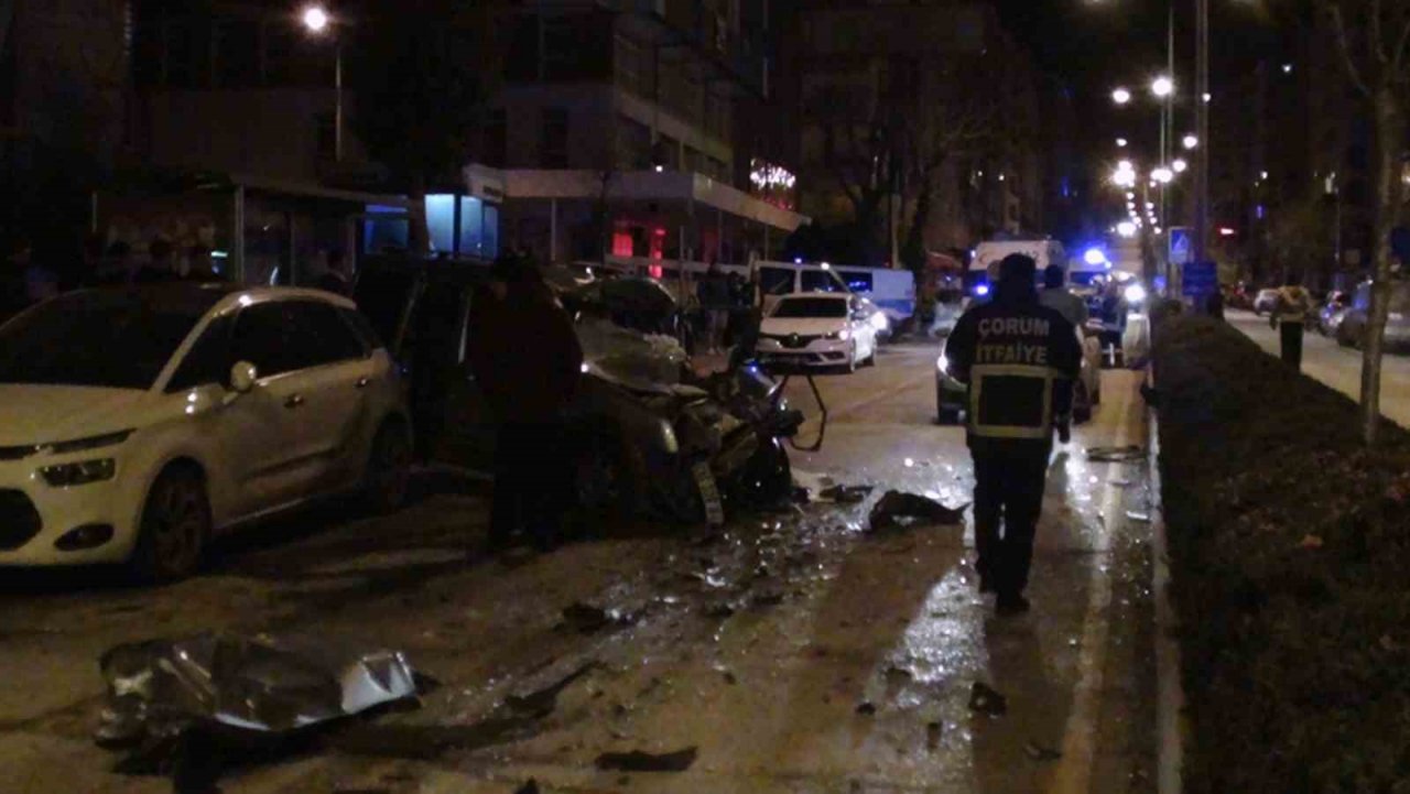 Ağır yaralı sürücü hastaneye sevk edilirken arabasını sayıkladı