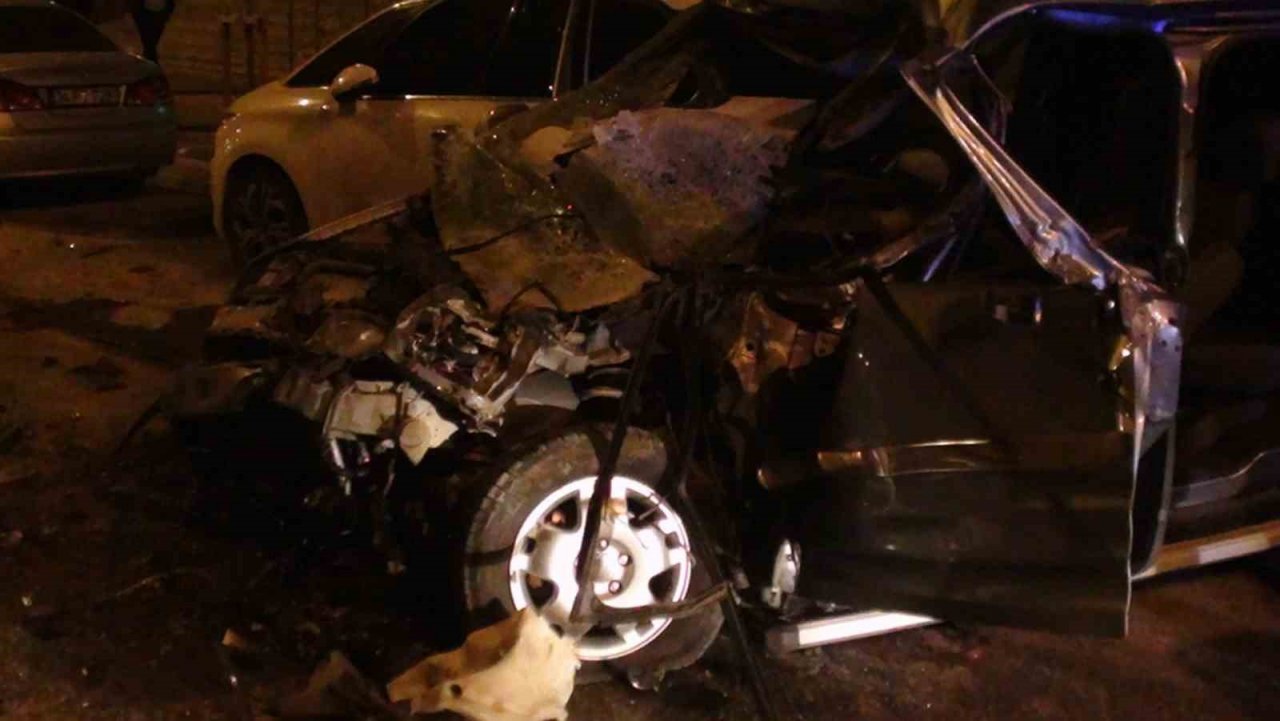 Ağır yaralı sürücü hastaneye sevk edilirken arabasını sayıkladı