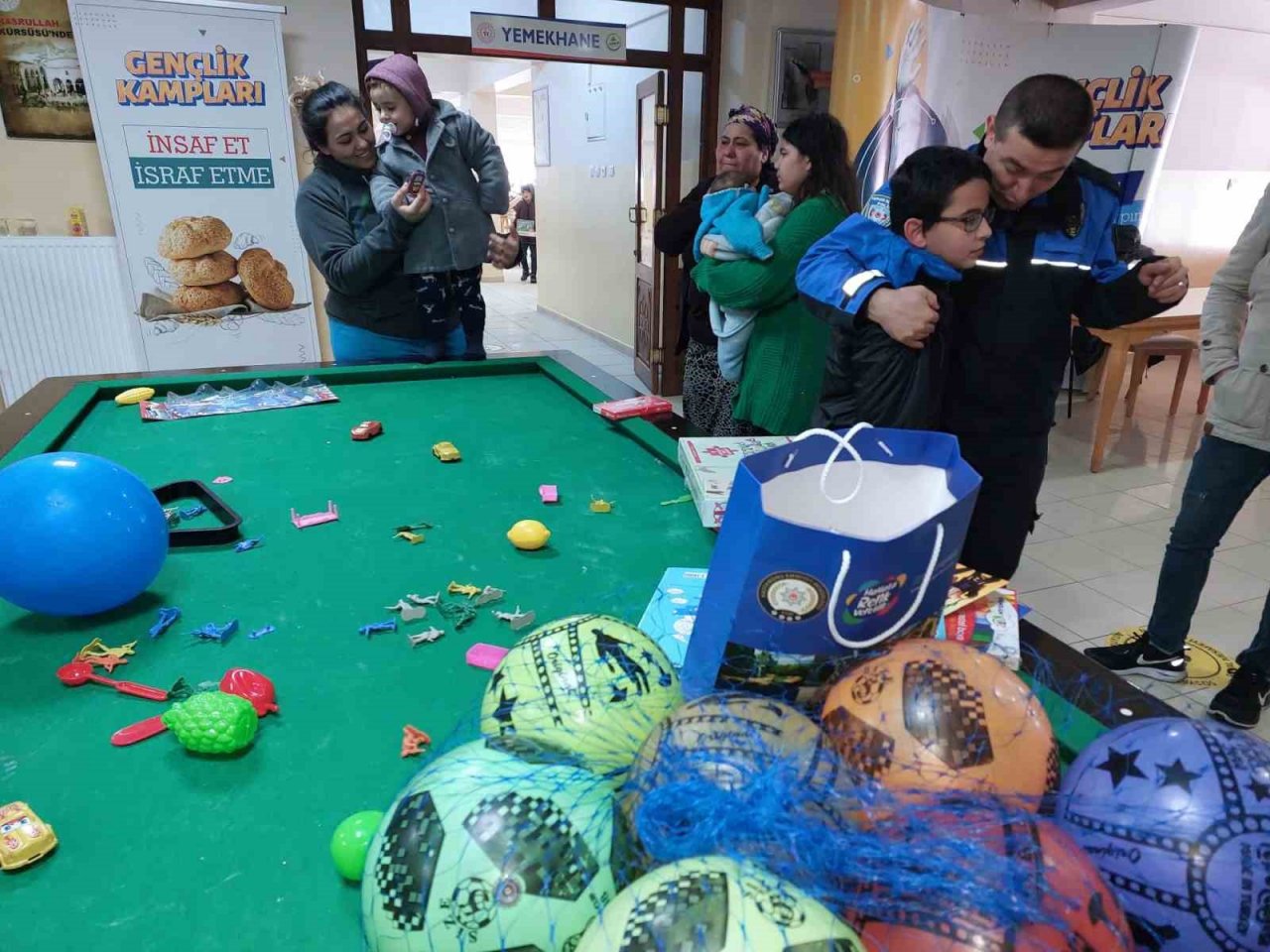 Kastamonu Emniyet Müdürlüğünden depremzedelere destek