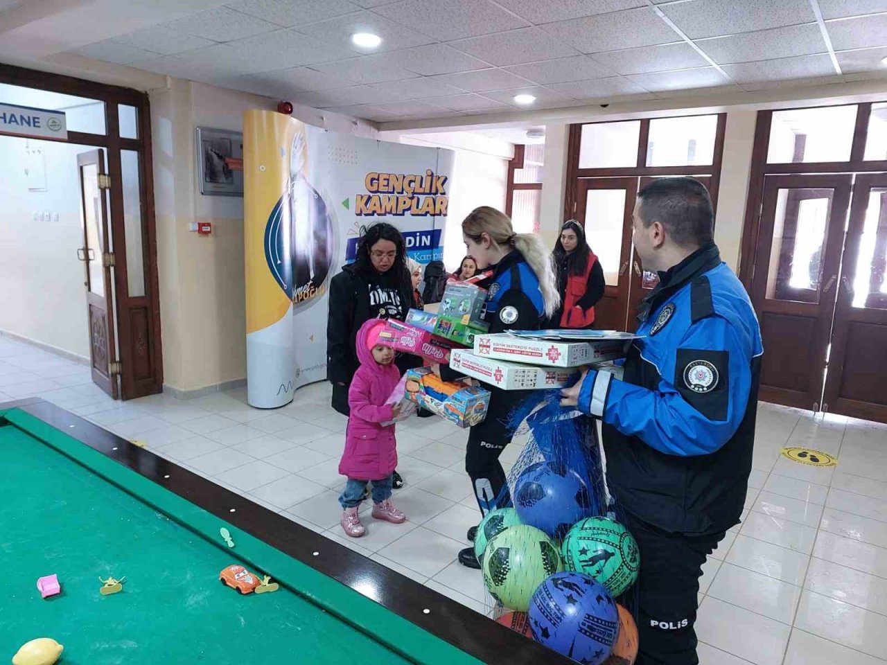 Kastamonu Emniyet Müdürlüğünden depremzedelere destek