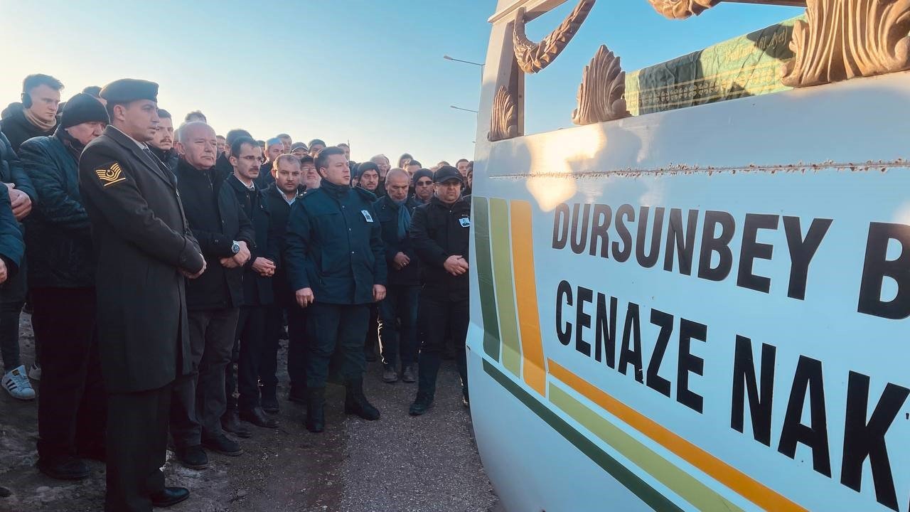 Depremde hayatını kaybeden astsubay ve ailesi toprağa verildi