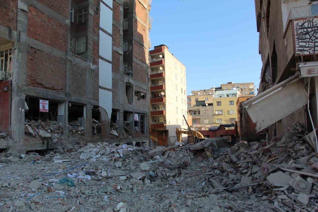 Diyarbakır’da Dündar Apartmanı’nın enkazında çalışmalar tamamlandı