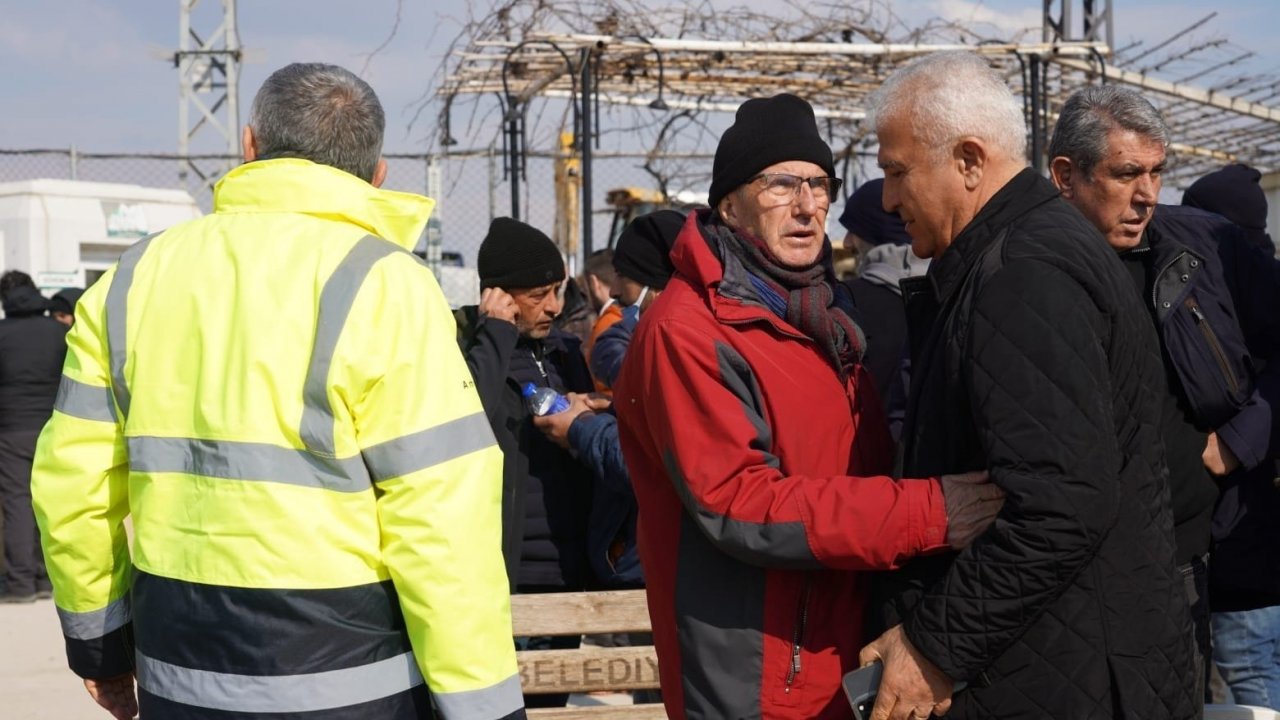 Efeler Belediye Başkanı Atay, deprem bölgesi Hatay’a gitti