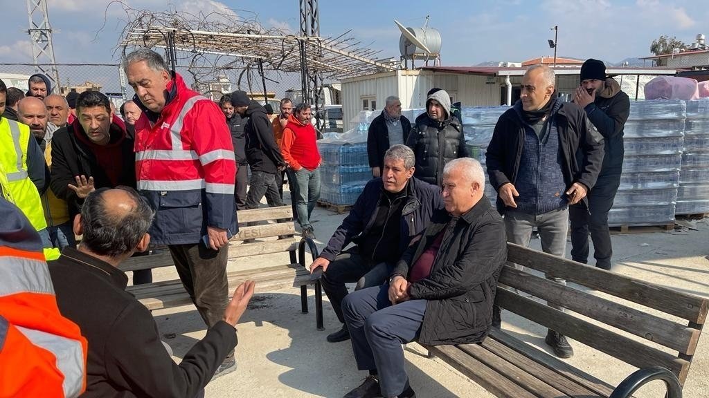 Efeler Belediye Başkanı Atay, deprem bölgesi Hatay’a gitti