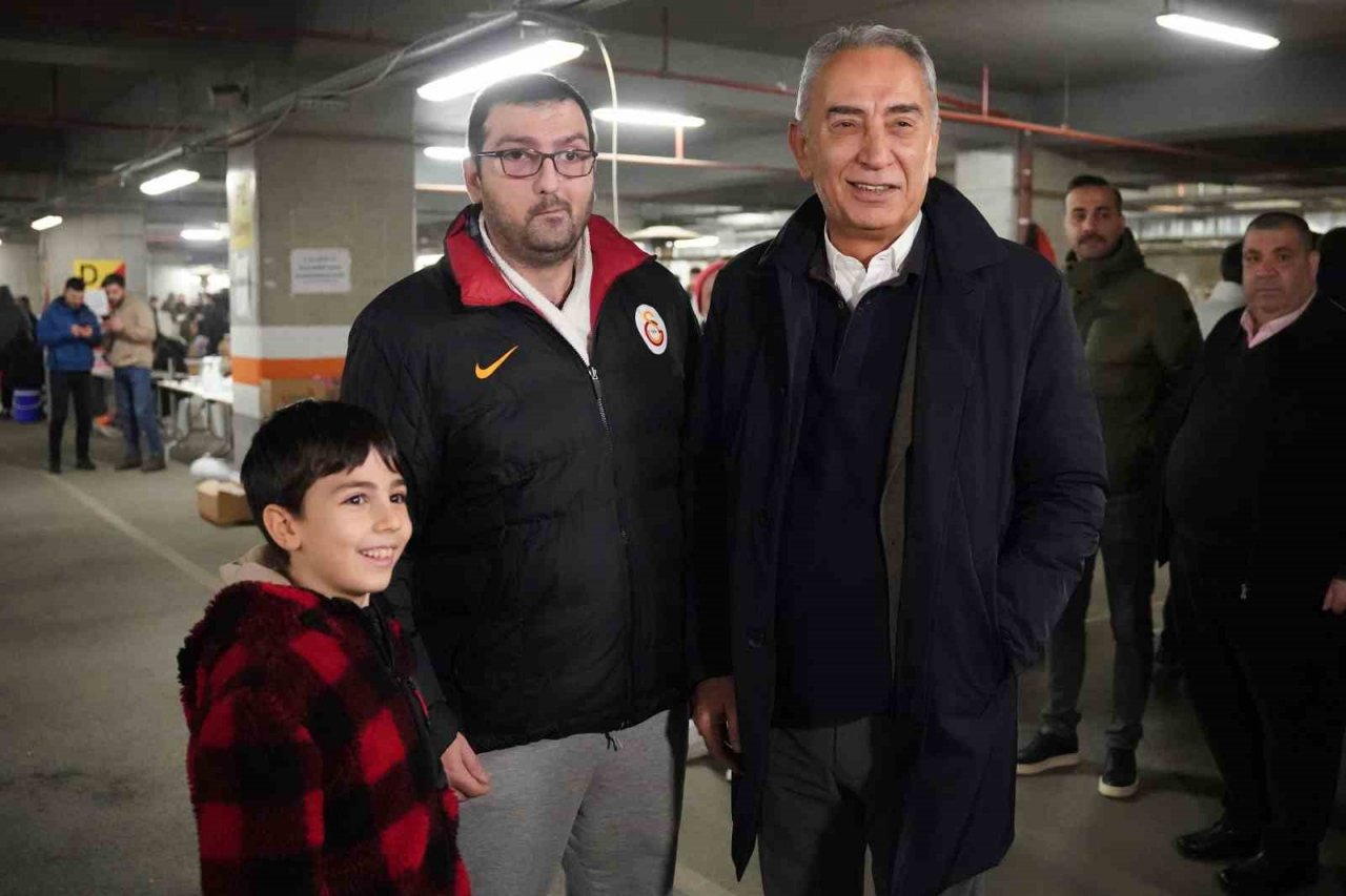 Nef Stadyumu’nda yardım toplama çalışmaları sürüyor