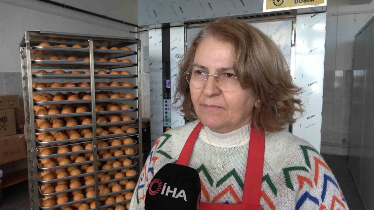 Deprem nedeniyle eğitime ara verilen okullar depremzedeler için ekmek üretim merkezi oldu