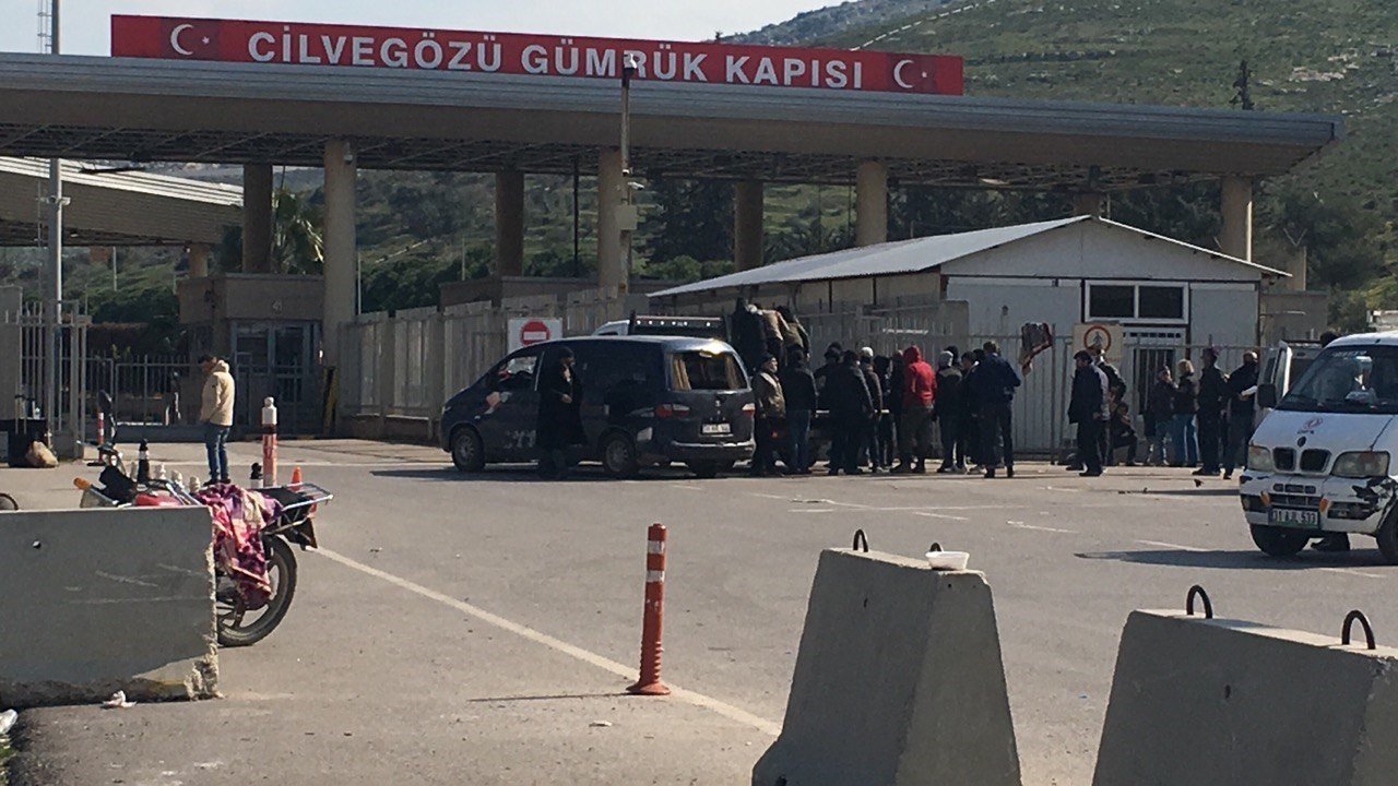 Cilvegözü Sınır Kapısı’ndan cenaze transferi ve yardım geçişleri