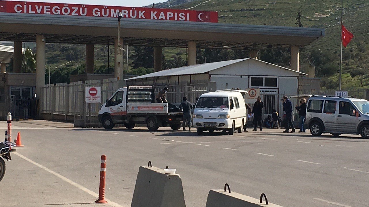 Cilvegözü Sınır Kapısı’ndan cenaze transferi ve yardım geçişleri