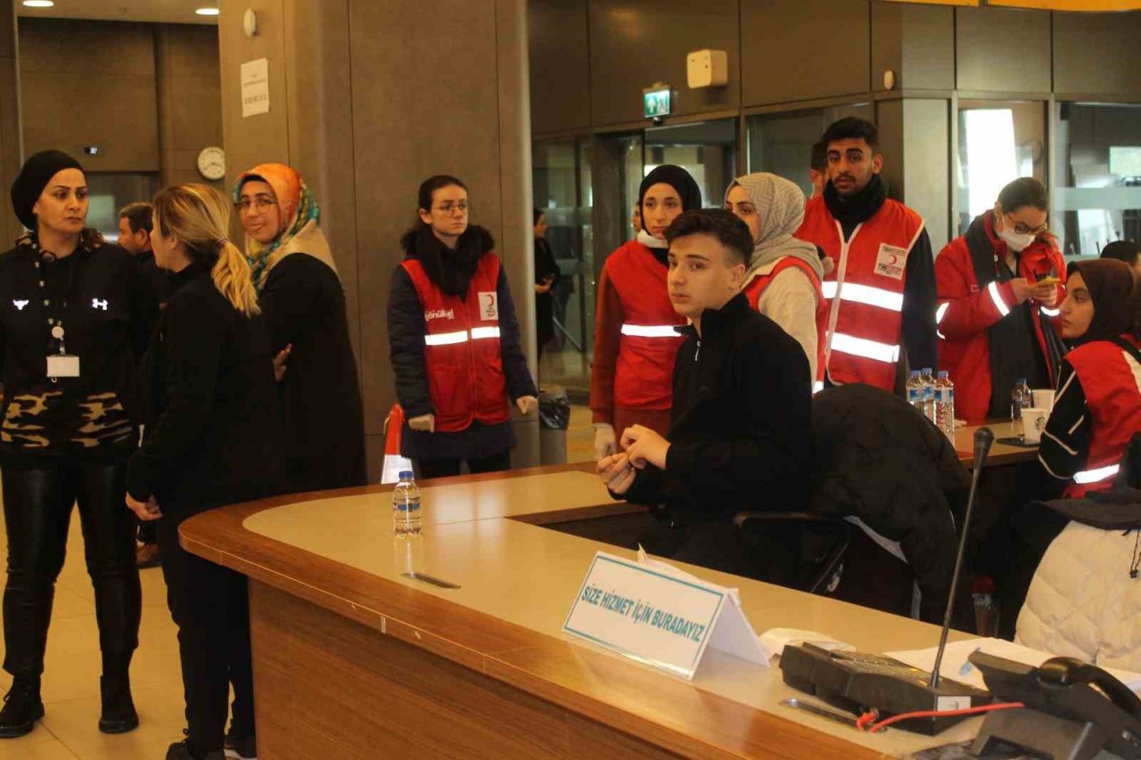 Adana Şehir Hastanesi depremzedeler için sağlık üssü oldu