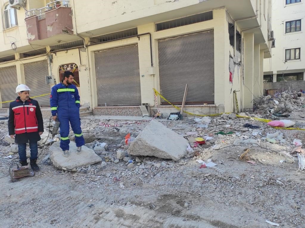 Cumhuriyet savcıları binalardan delil topluyor