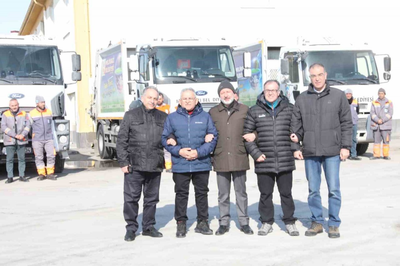 Başkan Çolakbayrakdar: “Tüm imkanlarımız ile deprem bölgelerindeyiz”